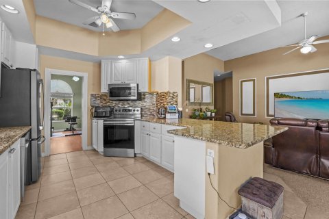 House in Port St. Lucie, Florida 3 bedrooms, 185.8 sq.m. № 2086801 - photo 10
