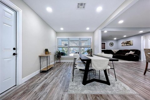 Casa en venta en Clearwater, Florida, 3 dormitorios, 125.98 m2 № 2212202 - foto 9