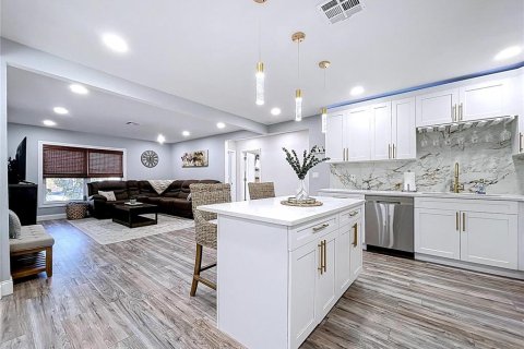 Casa en venta en Clearwater, Florida, 3 dormitorios, 125.98 m2 № 2212202 - foto 4