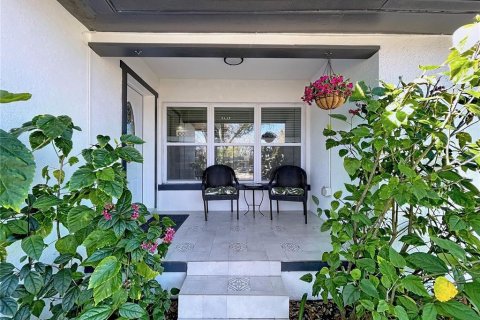 Casa en venta en Clearwater, Florida, 3 dormitorios, 125.98 m2 № 2212202 - foto 3