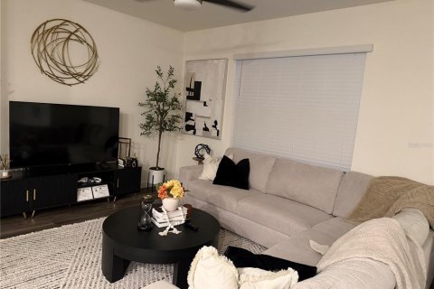 Townhouse in Longwood, Florida 3 bedrooms, 138.24 sq.m. № 2396768 - photo 4