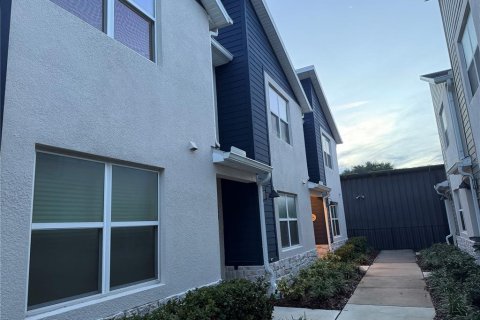 Townhouse in Longwood, Florida 3 bedrooms, 138.24 sq.m. № 2396768 - photo 2