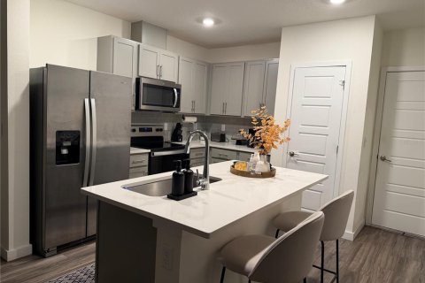 Townhouse in Longwood, Florida 3 bedrooms, 138.24 sq.m. № 2396768 - photo 3