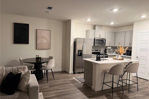 Townhouse in Longwood, Florida 3 bedrooms, 138.24 sq.m. № 2396768 - photo 5
