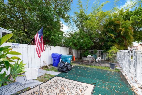 Immobilier commercial à vendre à Miami, Floride: 129.32 m2 № 1768371 - photo 13