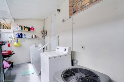 Immobilier commercial à vendre à Miami, Floride: 129.32 m2 № 1768371 - photo 11