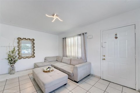 Immobilier commercial à vendre à Miami, Floride: 129.32 m2 № 1768371 - photo 5