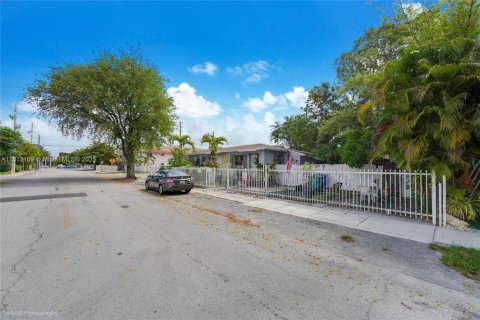 Immobilier commercial à vendre à Miami, Floride: 129.32 m2 № 1768371 - photo 4