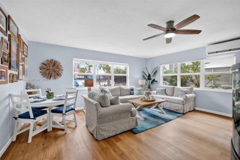 Condo in Pompano Beach, Florida, 2 bedrooms  № 1947747 - photo 3