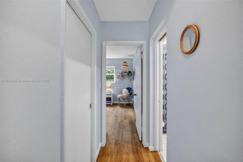 Condo in Pompano Beach, Florida, 2 bedrooms  № 1947747 - photo 18