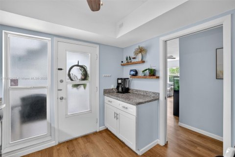 Condo in Pompano Beach, Florida, 2 bedrooms  № 1947747 - photo 16