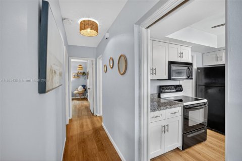 Condo in Pompano Beach, Florida, 2 bedrooms  № 1947747 - photo 17