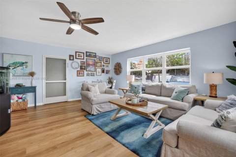 Condo in Pompano Beach, Florida, 2 bedrooms  № 1947747 - photo 9