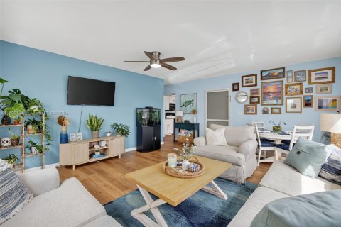 Condo in Pompano Beach, Florida, 2 bedrooms  № 1947747 - photo 10