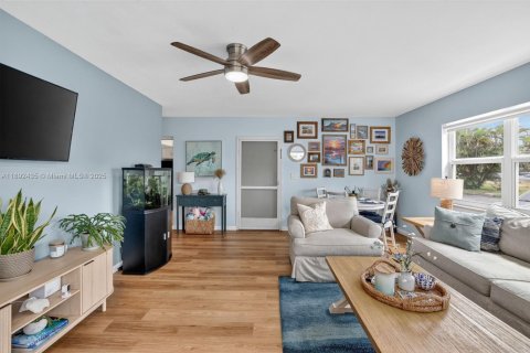 Condo in Pompano Beach, Florida, 2 bedrooms  № 1947747 - photo 11