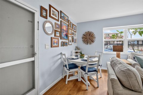 Condo in Pompano Beach, Florida, 2 bedrooms  № 1947747 - photo 4