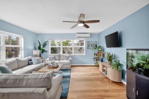 Condo in Pompano Beach, Florida, 2 bedrooms  № 1947747 - photo 5