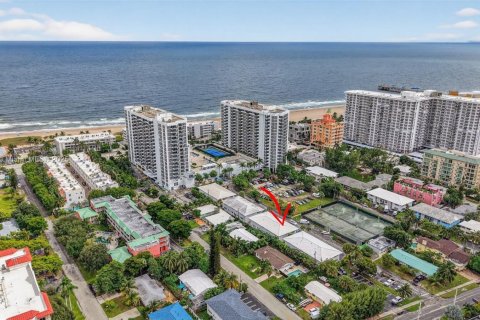 Condo in Pompano Beach, Florida, 2 bedrooms  № 1947747 - photo 1