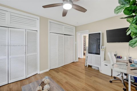 Condo in Pompano Beach, Florida, 2 bedrooms  № 1947747 - photo 27