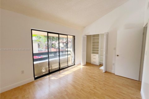 Townhouse in Miami, Florida 2 bedrooms, 107.02 sq.m. № 1954919 - photo 14