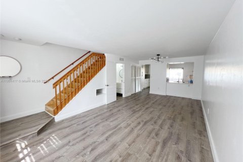 Townhouse in Miami, Florida 2 bedrooms, 107.02 sq.m. № 1954919 - photo 3
