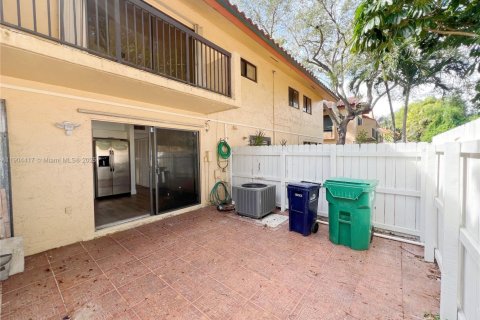 Townhouse in Miami, Florida 2 bedrooms, 107.02 sq.m. № 1954919 - photo 17