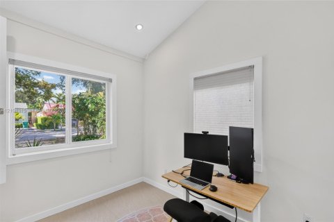 Casa en venta en Miami, Florida, 5 dormitorios, 205.59 m2 № 2406226 - foto 29