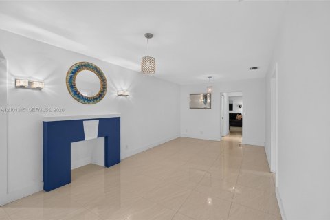 Casa en venta en Miami, Florida, 5 dormitorios, 205.59 m2 № 2406226 - foto 10