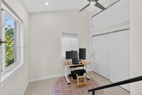Casa en venta en Miami, Florida, 5 dormitorios, 205.59 m2 № 2406226 - foto 27