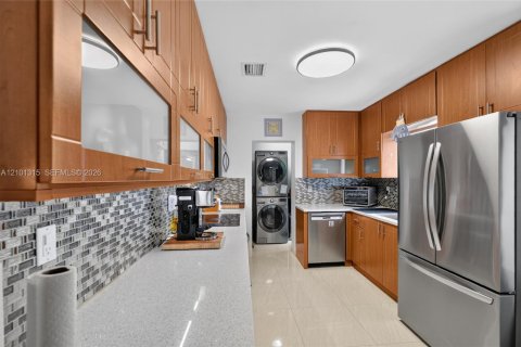 Casa en venta en Miami, Florida, 5 dormitorios, 205.59 m2 № 2406226 - foto 5