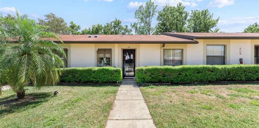 Condominio en Largo, Florida, 2 dormitorios № 1719803