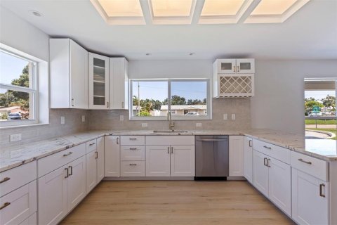 Купить виллу или дом в Сент-Питерсберг, Флорида 13 комнат, 203.73м2, № 1914851 - фото 6