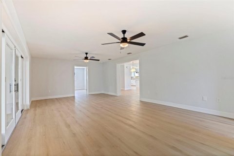 Купить виллу или дом в Сент-Питерсберг, Флорида 13 комнат, 203.73м2, № 1914851 - фото 10