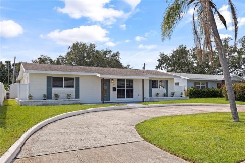 Купить виллу или дом в Сент-Питерсберг, Флорида 13 комнат, 203.73м2, № 1914851 - фото 1