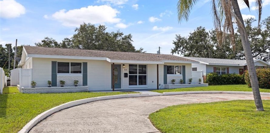 Villa ou maison à Saint Petersburg, Floride 4 chambres, 203.73 m2 № 1914851