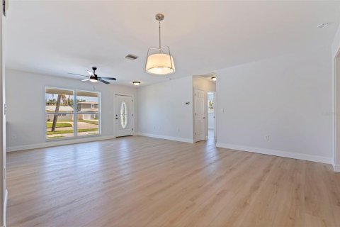 Купить виллу или дом в Сент-Питерсберг, Флорида 13 комнат, 203.73м2, № 1914851 - фото 7