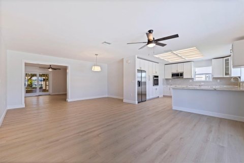 Купить виллу или дом в Сент-Питерсберг, Флорида 13 комнат, 203.73м2, № 1914851 - фото 3