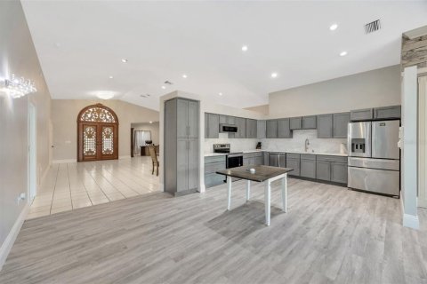 Casa en venta en Tampa, Florida, 4 dormitorios, 328.69 m2 № 1880667 - foto 7
