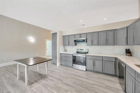 Casa en venta en Tampa, Florida, 4 dormitorios, 328.69 m2 № 1880667 - foto 10