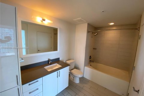 Кондоминиум с 1 спальней в Майами, Флорида № 1996954