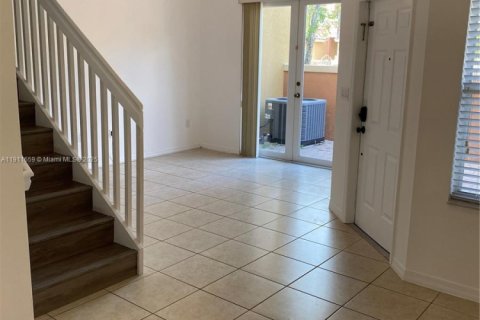 Villa ou maison à louer à Pembroke Pines, Floride: 3 chambres, 129.13 m2 № 1966797 - photo 2