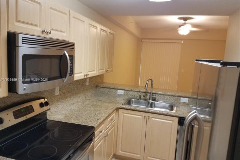 Villa ou maison à louer à Pembroke Pines, Floride: 3 chambres, 129.13 m2 № 1966797 - photo 4