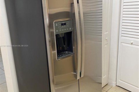 Villa ou maison à louer à Pembroke Pines, Floride: 3 chambres, 129.13 m2 № 1966797 - photo 6