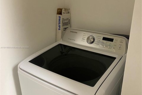 Villa ou maison à louer à Pembroke Pines, Floride: 3 chambres, 129.13 m2 № 1966797 - photo 21