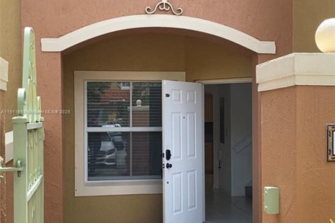 Villa ou maison à louer à Pembroke Pines, Floride: 3 chambres, 129.13 m2 № 1966797 - photo 1