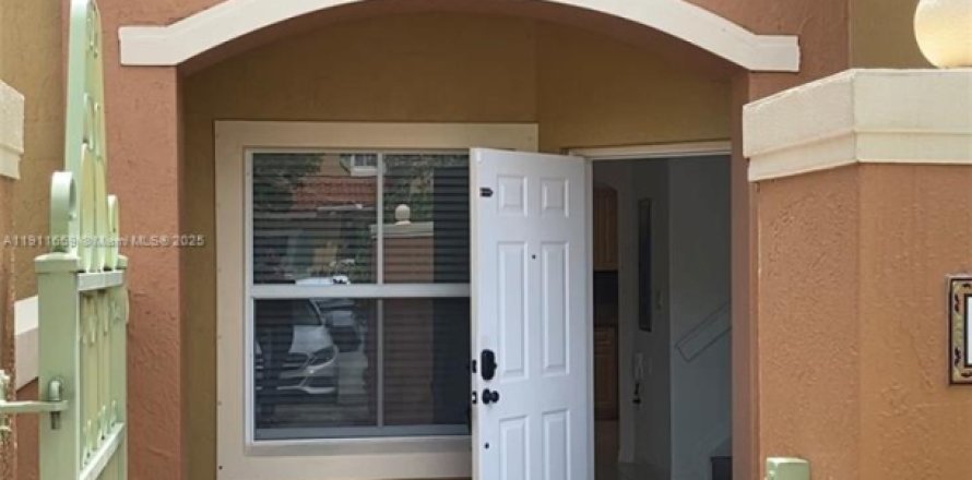 Villa ou maison à Pembroke Pines, Floride 3 chambres, 129.13 m2 № 1966797