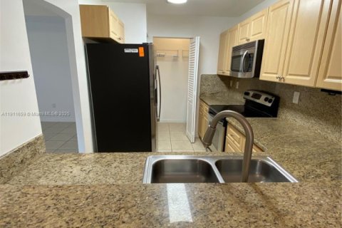 Villa ou maison à louer à Pembroke Pines, Floride: 3 chambres, 129.13 m2 № 1966797 - photo 3