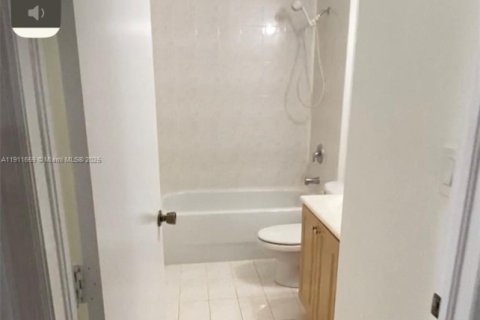 Villa ou maison à louer à Pembroke Pines, Floride: 3 chambres, 129.13 m2 № 1966797 - photo 18