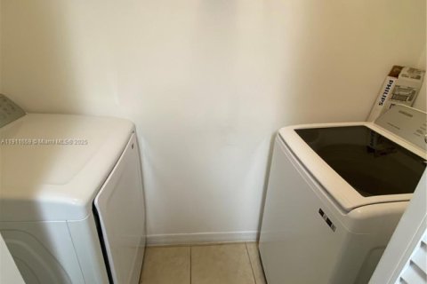 Villa ou maison à louer à Pembroke Pines, Floride: 3 chambres, 129.13 m2 № 1966797 - photo 19