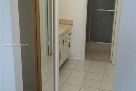 Condo in Plantation, Florida, 2 bedrooms  № 2030566 - photo 4